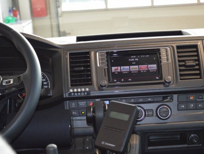 VW Caravelle Adapté PMR SAN Mazuin cockpit