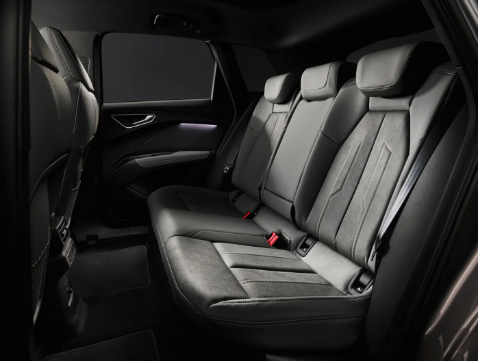 Audi Q4 e-tron SUV 100% électrique intérieur arrière