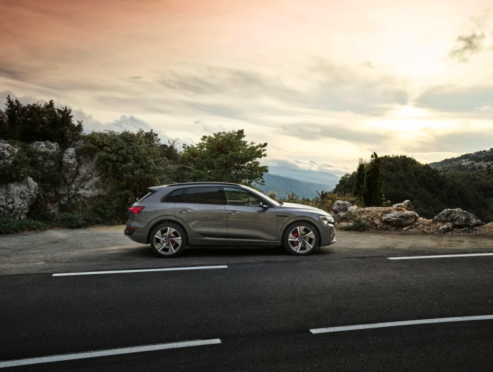 Audi Q8 e-tron électrique 2023