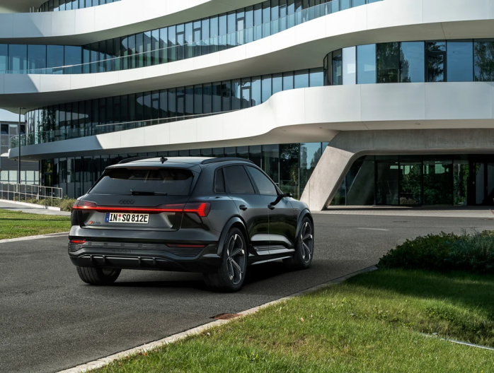 Audi Q8 e-tron électrique 2023 SAN Mazuin