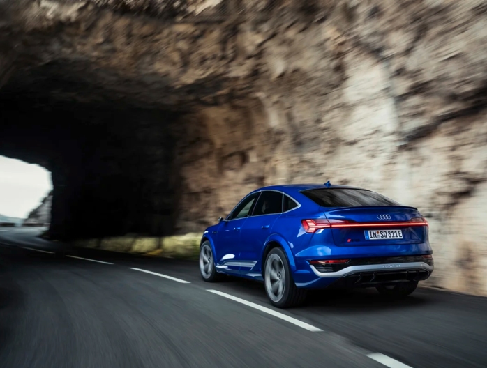 Audi Q8 e-tron électrique 2023 SAN Mazuin