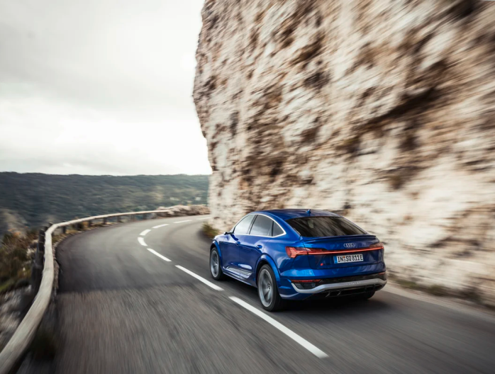 Audi Q8 e-tron électrique 2023 SAN Mazuin