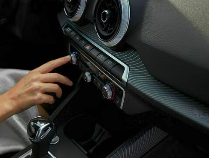 Audi Q2 tableau de bord 2024