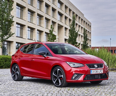Voiture SEAT Ibiza rouge 2022