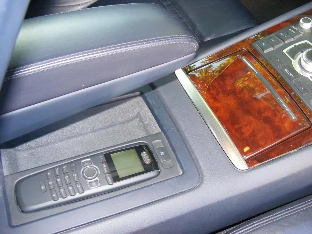 GSM Audi A8